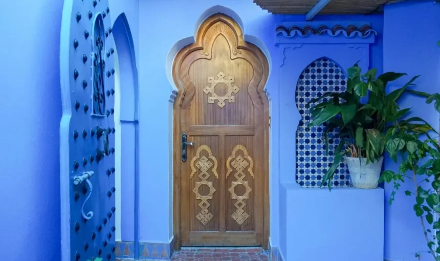 ¿Por qué las puertas de Marruecos están llenas de colores, símbolos y detalles?