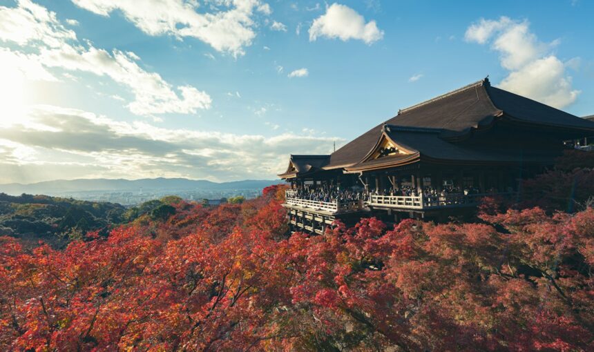 Japón en otoño: cuando el país se pinta de rojo y dorado