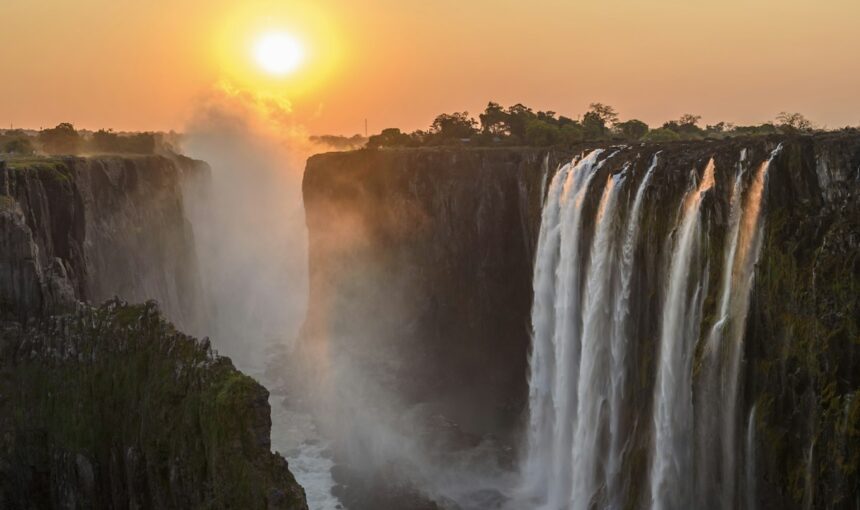 Cataratas Victoria: el humo que truena entre Zimbabue y Zambia