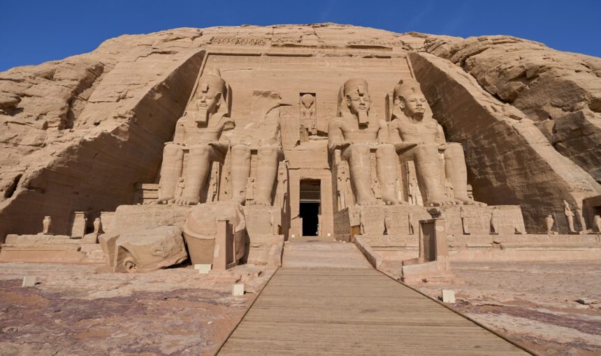 Abu Simbel: frente al templo que Egipto se negó a perder